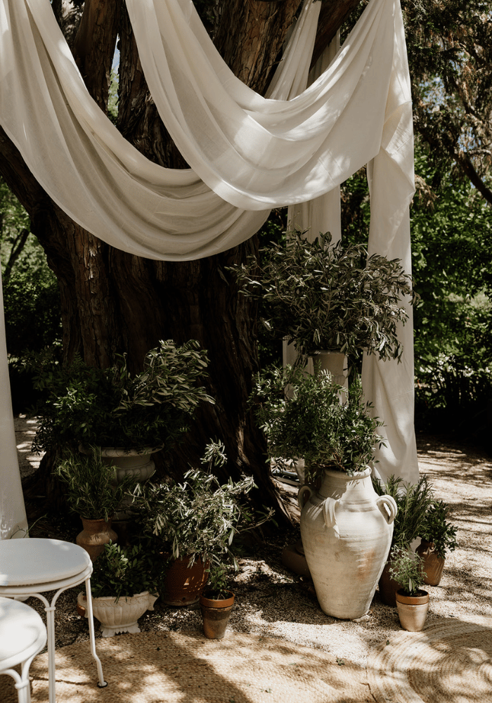 mariage, mariage sur annecy, mariage chic, mariage tendance, mariage sur-mesure, mariage haut de gamme, mariage au bord du lac, lac d annecy, annecy, mariage dans un chateau, mariage dans un palace, Jeanne Pons, Atelier Jeanne Pons, Sophie Ughetto, coeur d’artichaut, envies d’exceptions, dds events wedding planter, Prune wedding, hedhera, shades waves, Julie Malherbe, Leonie leplaideur, despinoy wedding, Annecy wedding  Annecy, château de Duingt, Chateau de Menthon, Palace de Menthon, Palace d’Annecy, l’impérial Palace, abbaye de Talloires, Le Galinier, Domaine de Patras, Manali Lodge,